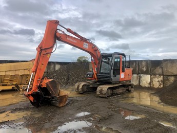 Hitachi ZX120 with Long Arm