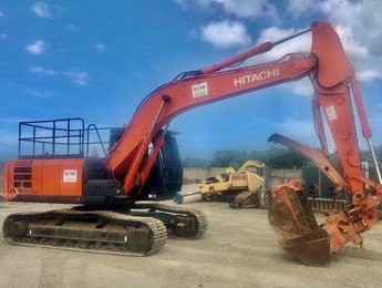 Hitachi ZX200LC - d1